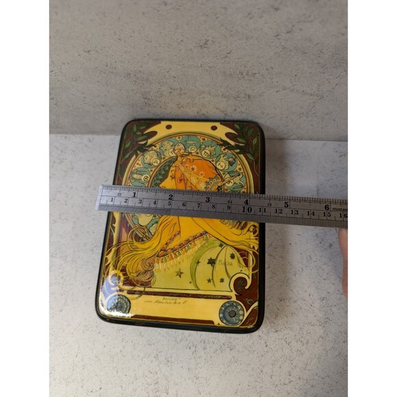 Hand-painted Russian lacquer box featuring Alphonse Mucha’s iconic “Zodiac” - Picture 10 of 10